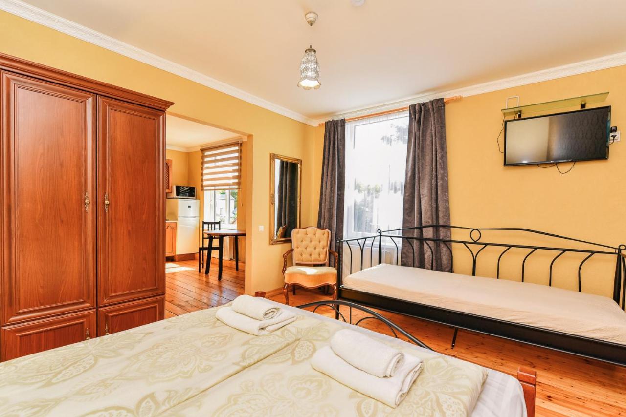 Villa Victoria Ventspils Buitenkant foto